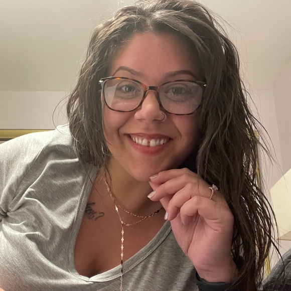 Meet your Posher, Sabrina - Picture 1 of 1